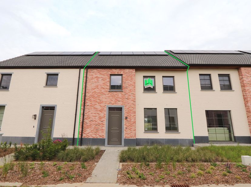Deze charmante woning is gelegen in een rustige, autoluwe woonwijk in een deelgemeente van Zwevegem. Een bijzonder kindvriendelijke omgeving, op wande
