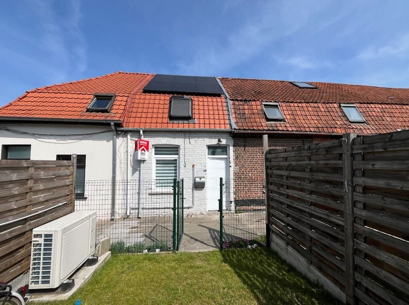Ben je op zoek naar een betaalbare en zorgeloze woning waarin je meteen kunt intrekken, zonder renovatiezorgen? Of zoek je een interessante investerin
