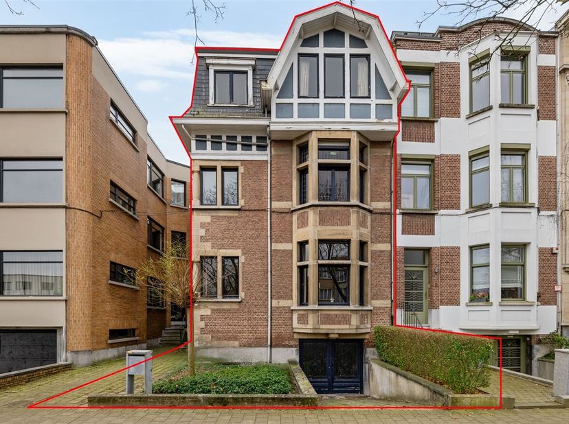 Charmant herenhuis in cottagestijl op een toplocatie in Deurne&lt;br /&gt;
Ligging:&lt;br /&gt;
Deze karaktervolle woning bevindt zich in het gegeerde Deurne-Zuid