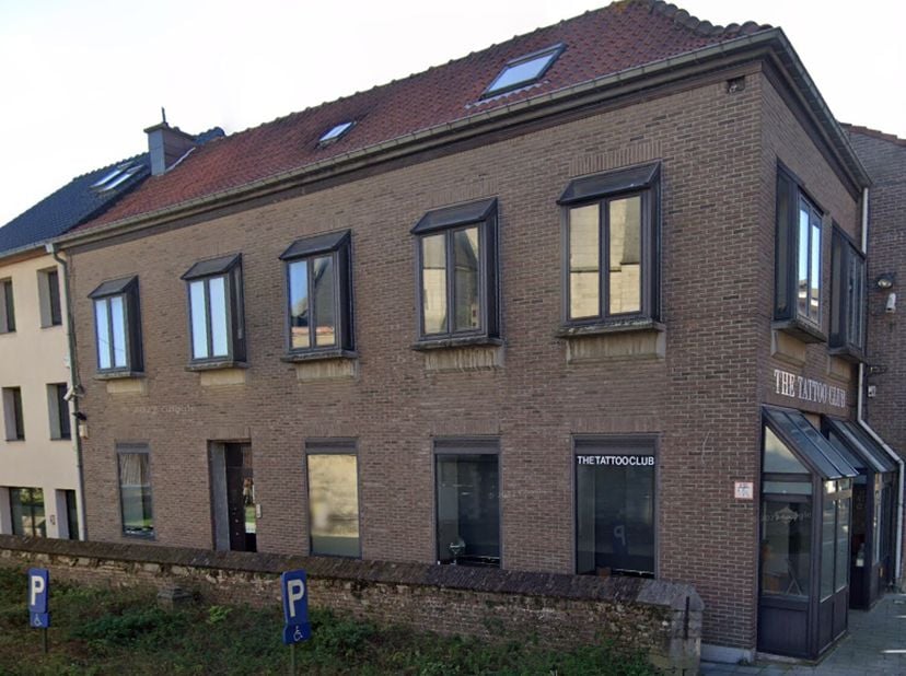 Vraag je bezoek aan viaverhuurwest@living-stone.be!&lt;br /&gt;
Centraal in Dilbeek gelegen commerciële ruimte(s) (totaal 68,4 m²).&lt;br /&gt;
Deze commerciële r
