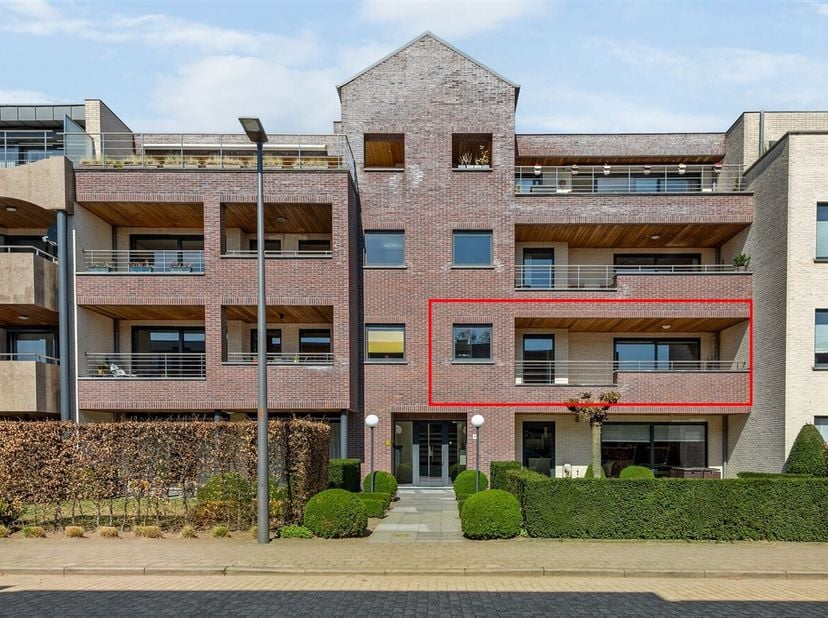 Instapklaar appartement met 3 slaapkamers, 2 terrassen en garage in Turnhout&lt;br /&gt;
Locatie:&lt;br /&gt;
Gelegen op een rustige locatie nabij het centrum van