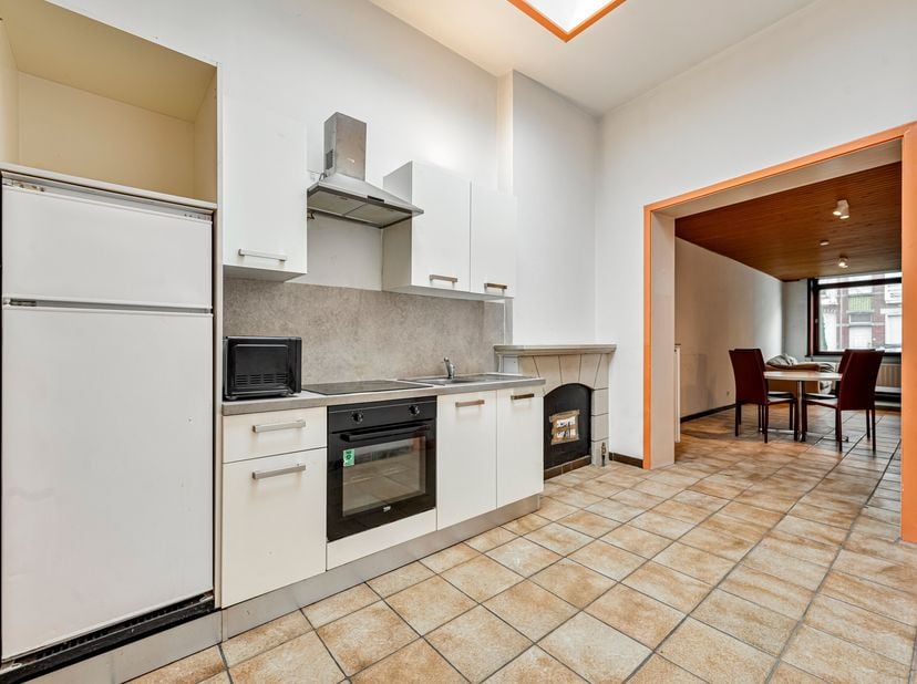 Te renoveren woning met 4 slaapkamers en diepe tuin op toplocatie in Kortrijk!&lt;br /&gt;
Gelegen in een rustige straat nabij het centrum, biedt deze wonin