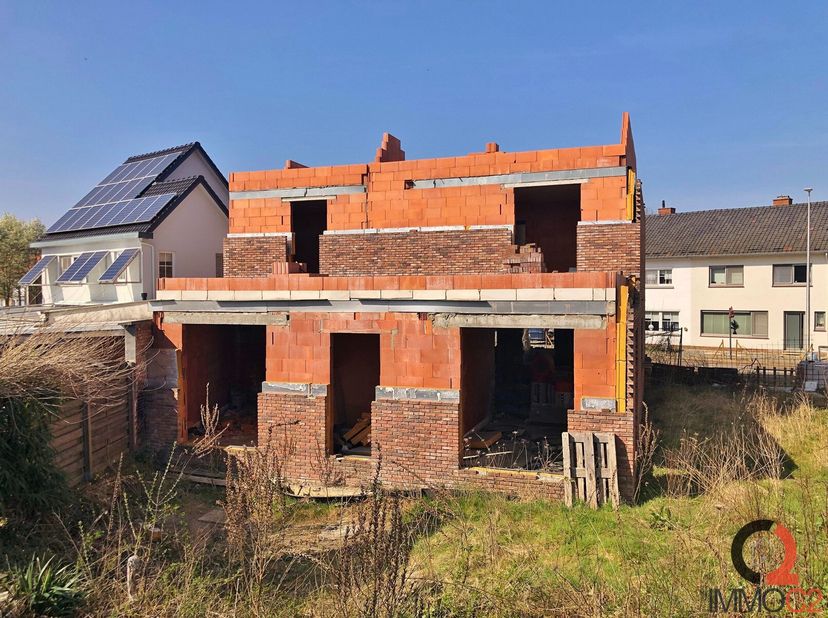 Af te werken constructie van een tweewoonst op perceel van 10 A 14 CA vlakbij centrum van Paal met alle voorzieningen.&lt;br /&gt;
Constructie van een tweew
