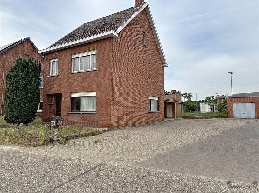 Bâtiment ouvert à rénover avec potentiel à Langdorp&lt;br /&gt;
Dans une rue secondaire calme et verdoyante d&#039;Aarschot, vous trouverez ce charmant bâtiment