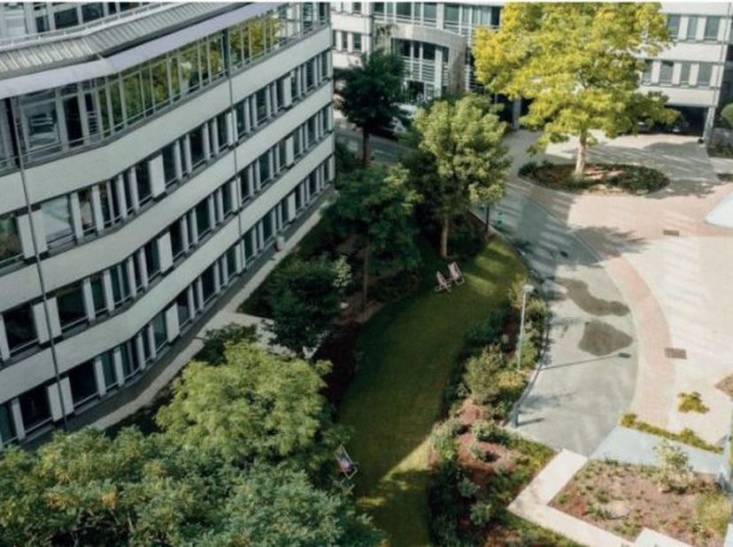 Er zijn kantoren beschikbaar tussen 250 en 1012m².Het Greenland Office Park is gelegen op een toplocatie: direct naast de afrit Jette (E19) op de Ring