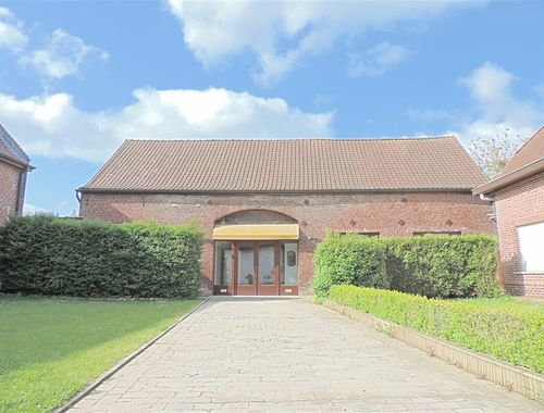                                         Bureaux à louer à Templeuve, € 2.400
