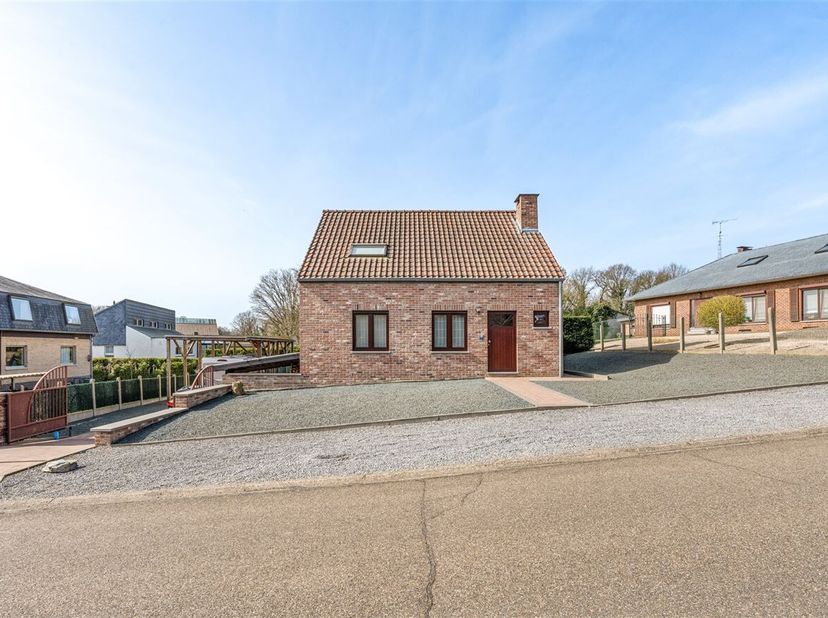 Charmante woning met gunstig EPC&lt;br /&gt;
Ligging: Gelegen in een rustige, residentiële wijk in het prachtige Zutendaal, met een vlotte verbinding naar o