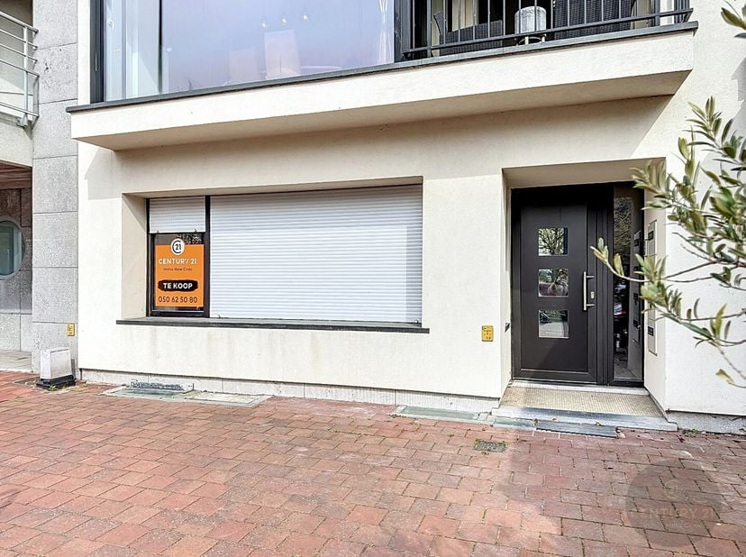 Dit appartement is gelegen op een zeer centrale ligging, overkant treinstation en tramstation, vlak aan allerlei winkels, horeca, diverse faciliteiten
