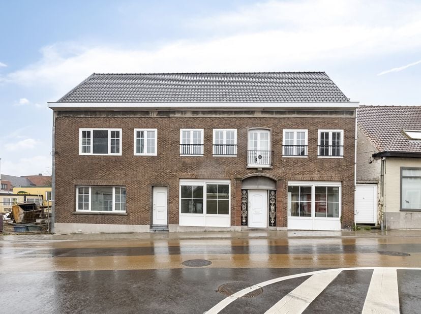 Op zoek naar een woning in Zwevegem en schrikt het u niet af om deze woning naar hedendaagse normen aan te pakken? &lt;br /&gt;
INDELING: &lt;br /&gt;
gelijkvloer