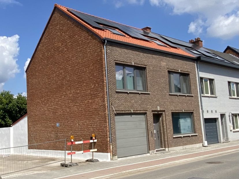 Ik verkoop mijn woning in het centrum van Hombeek (Mechelen), een luxueus huis in nieuwstaat met een bewoonbare oppervlakte van 350 m², bestaande uit
