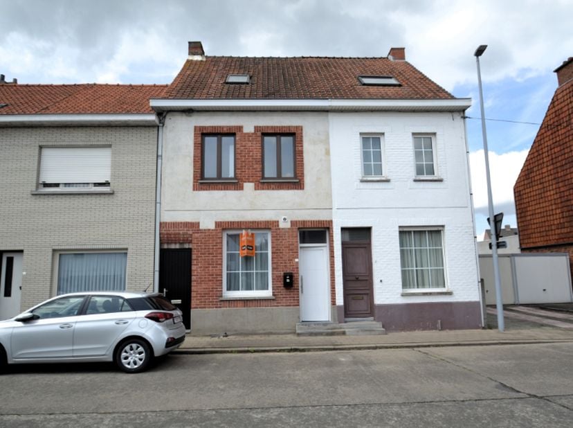 Gerenoveerde woning met 3 slaapkamers in het centrum van Harelbeke.&lt;br /&gt;
De woning is werkelijk zeer goed gelegen: rustig, doch dichtbij het centrum