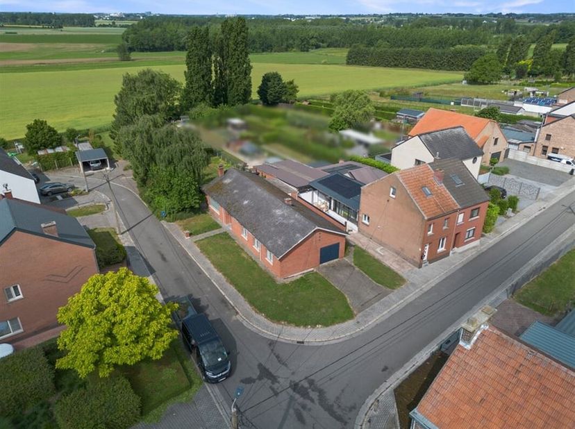 OP TE FRISSEN GELIJKVLOERSE GEZINSWONING OP EEN KNAP PERCEEL VAN 14A29CA IN WOMMERSOM&lt;br /&gt;
In Wommersom, een deelgemeente van Linter vinden we langs