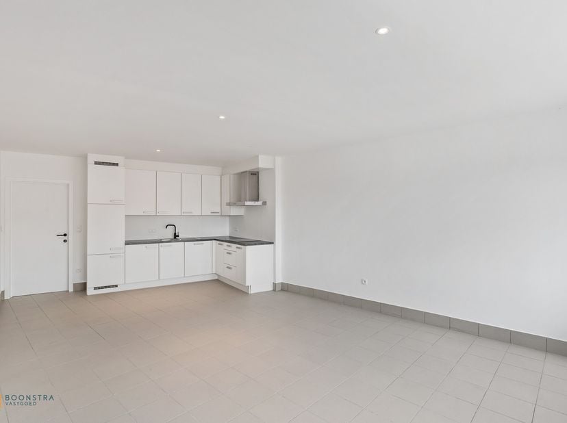 Op een uitstekende locatie te Schriek bevindt zich dit prachtig appartement met één slaapkamer. Het appartement is grondig gerenoveerd en afgewerkt me