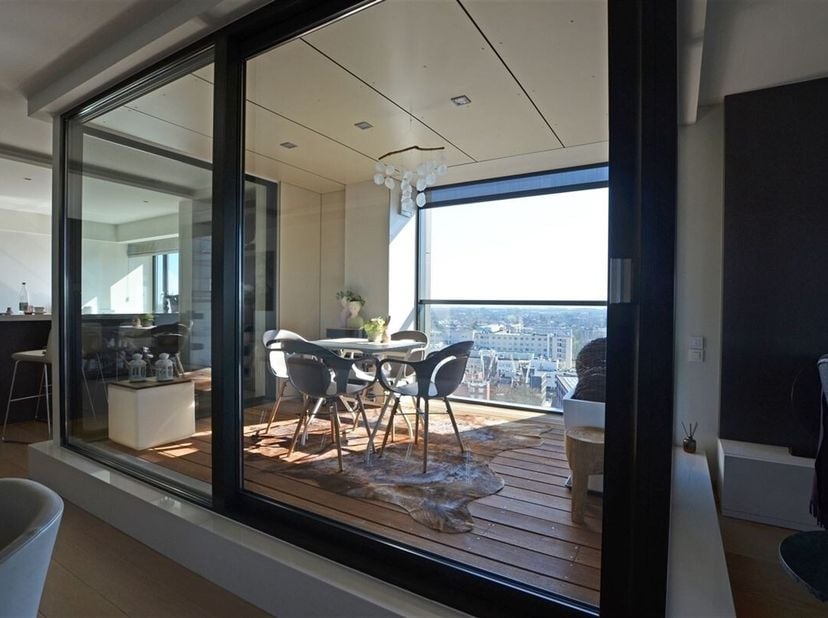 Dit knap pareltje, ontworpen door L&amp;P, is voorzien van alle luxe en comfort. Het hele appartement is afgewerkt met kwalitatieve materialen en oog voor