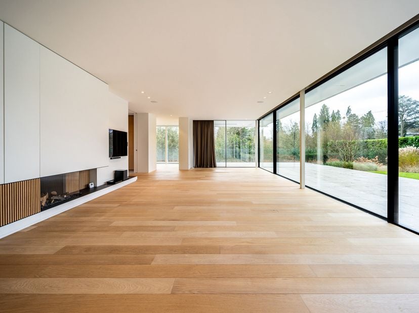 En plein coeur du quartier du Prince dOrange, appartement quatre chambres avec terrasse et jardin orienté Sud/Ouest, dune superficie brute de ± 327 m²