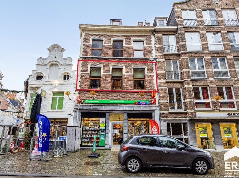 Gunstig gelegen appartement met 1 slaapkamer. Ideaal als investeringspand. De INDELING: Verdieping +1: inkomhal, toilet, berging, woonkamer met open k