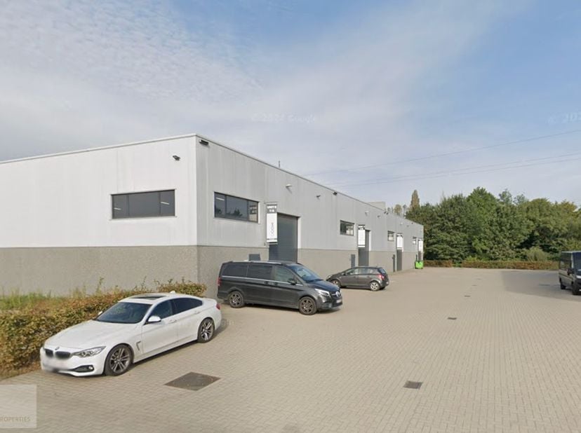 Bâtiment industriel dans un emplacement idéal à louer&lt;br /&gt;
&lt;br /&gt;
Situé à Vaartkant à droite 7-9 à Sint-Lenaarts (entrer à côté de Oostmalsebaan 42a)