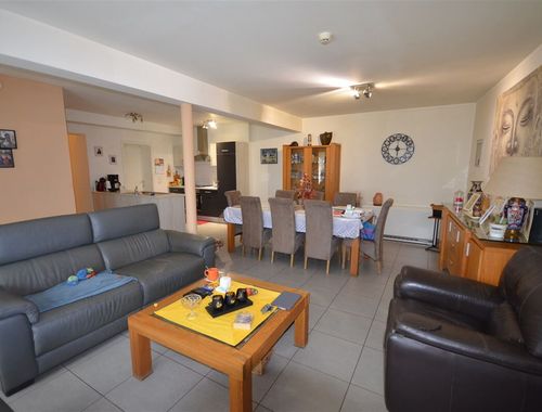                                         Appartement à louer à Couvin, € 850
