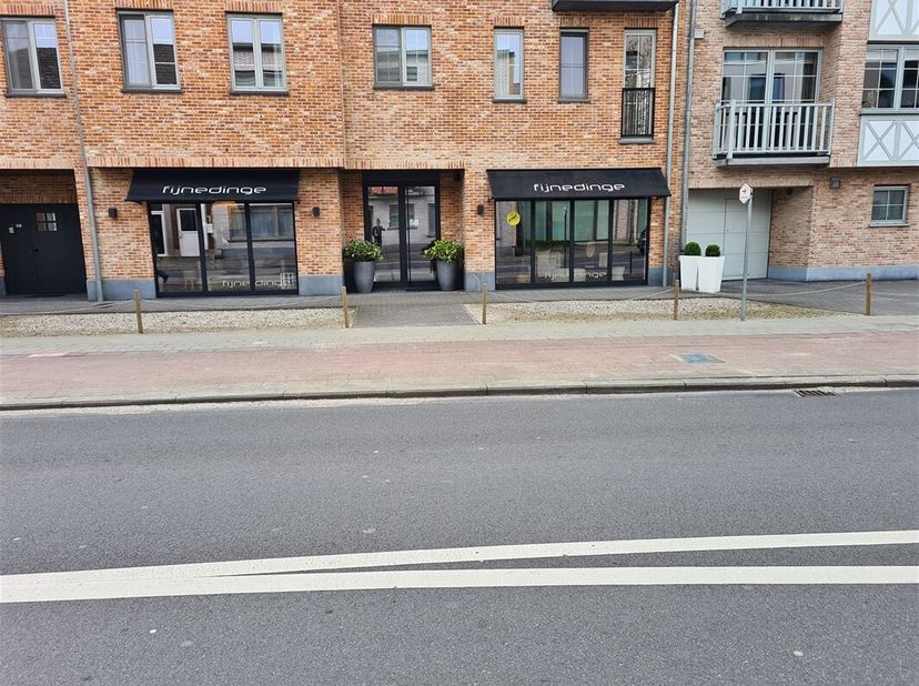 Instapklare winkelruimte in centrum Putte. &lt;br /&gt;
De winkelruimte heeft een vitrinebreedte van maar liefst 12,5m langs de Leuvensebaan.&lt;br /&gt;
Volledig
