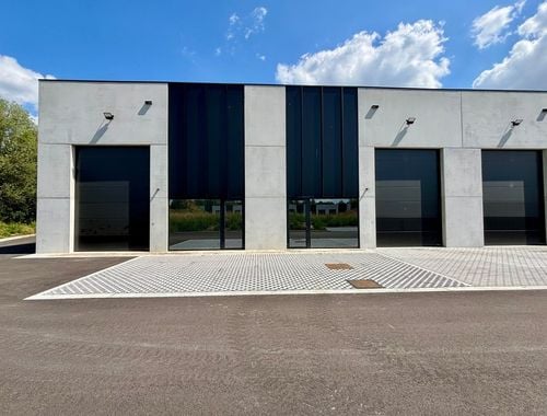                                        Bâtiment d’entreprise à louer à Enghien, € 793,75
