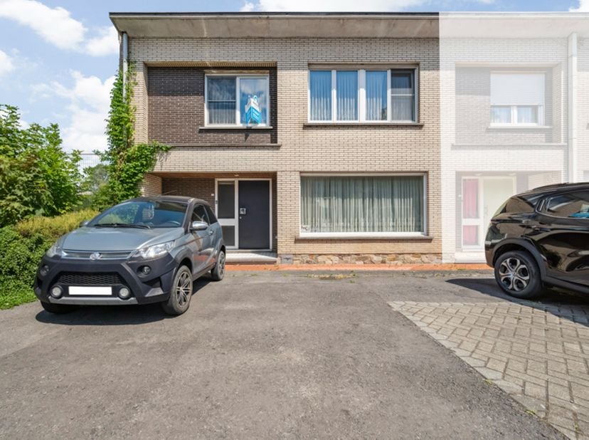 Hooglede-centrum. Stevig gebouwde woning met 3 slaapkamers op een perceel van +/- 247m2. Vaste huuropbrengst.&lt;br /&gt;
&lt;br /&gt;
Pal in het centrum en alles