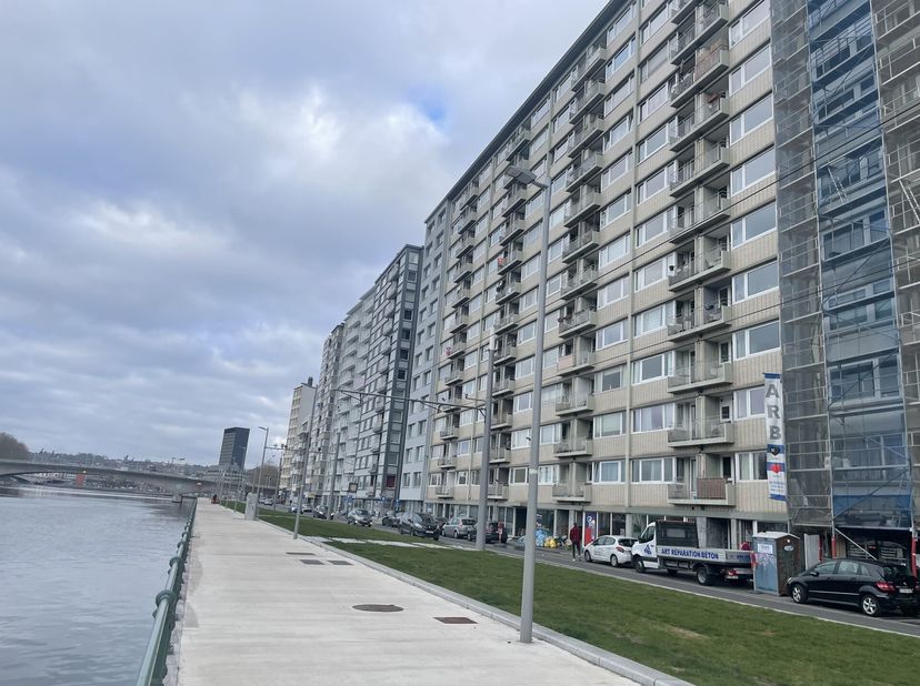 Pour organiser une visite, merci de nous contacter UNIQUEMENT par téléphone au 04/220.60.30.&lt;br /&gt;
Une location ? Eh oui, cest encore chez ADK Immo !&lt;