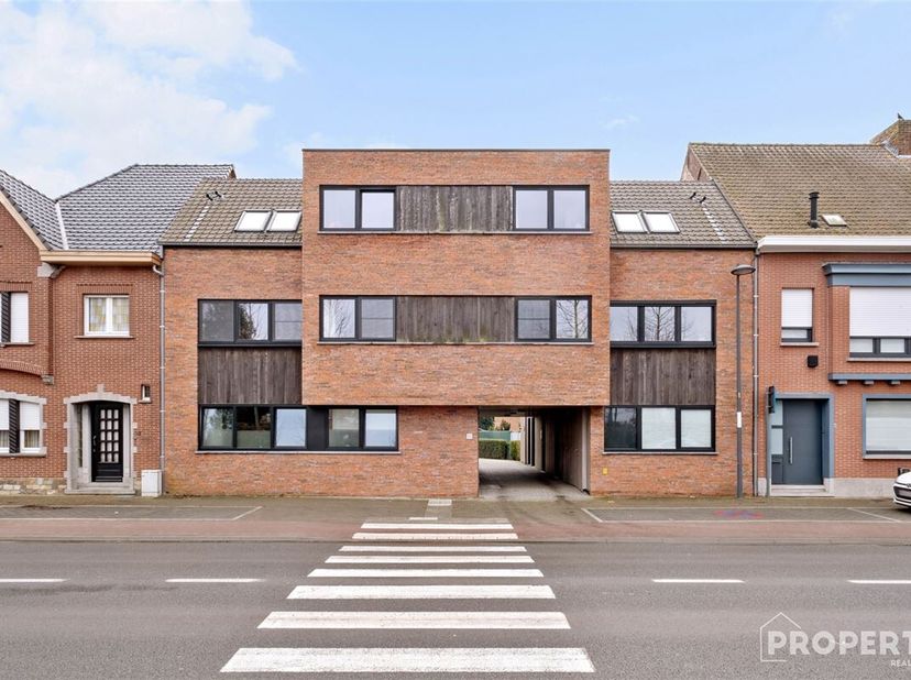 Appartement au rez-de-chaussée avec jardin à vendre !&lt;br /&gt;
Aménagement : hall d&#039;entrée avec toilettes invités, séjour lumineux avec cuisine entièreme