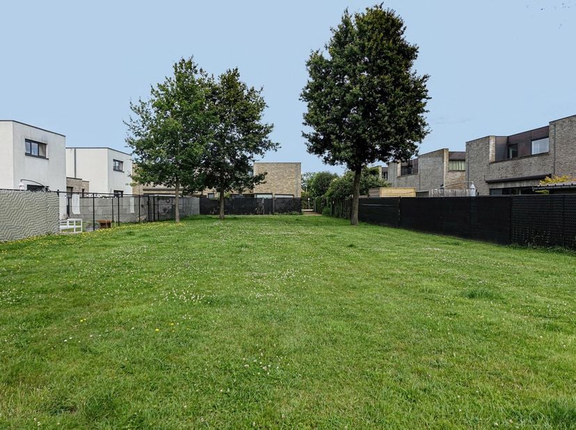 BOUWGROND OPEN BEBOUWING  &lt;br /&gt;
 &lt;br /&gt;
Het gaat om een bouwgrond rustig gelegen aan de Kleine Herenweide te 3590 Diepenbeek.  &lt;br /&gt;
  &lt;br /&gt;
Dit pe