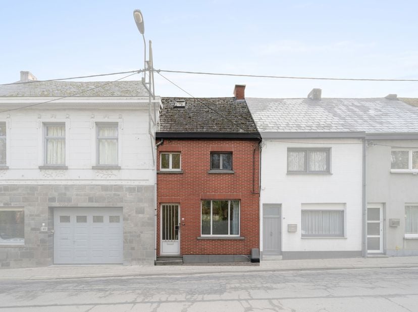 Ben je op zoek naar een interessante starterswoning of een investering vlakbij het centrum van Lede? Dan is deze woning in de Markizaatstraat, nabij h