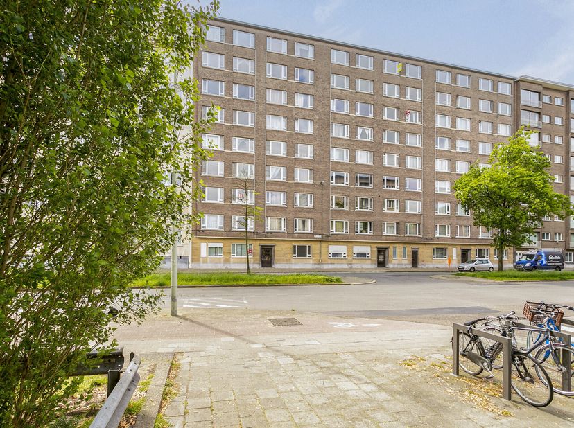 Indeling:&lt;br /&gt;
verdieping 2:&lt;br /&gt;
- inkomhal met veiligheidsdeur&lt;br /&gt;
- berging&lt;br /&gt;
- apart toilet&lt;br /&gt;
- woonkamer&lt;br /&gt;
- keuken met toegang&lt;b