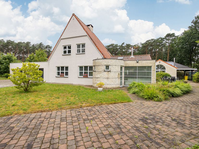 *Na de afbraak of gedeeltelijke afbraak van de bestaande woning kan het perceel worden opgesplitst in twee aparte bouwgronden. Hiervoor is reeds een g