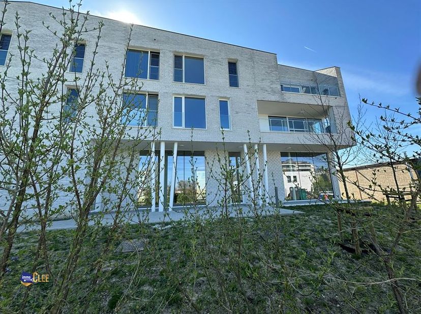 Appartement moderne de construction récente dans un emplacement de choix dans la résidence &quot;Elegant Living&quot;.&lt;br /&gt;
Cet appartement récemment achevé es