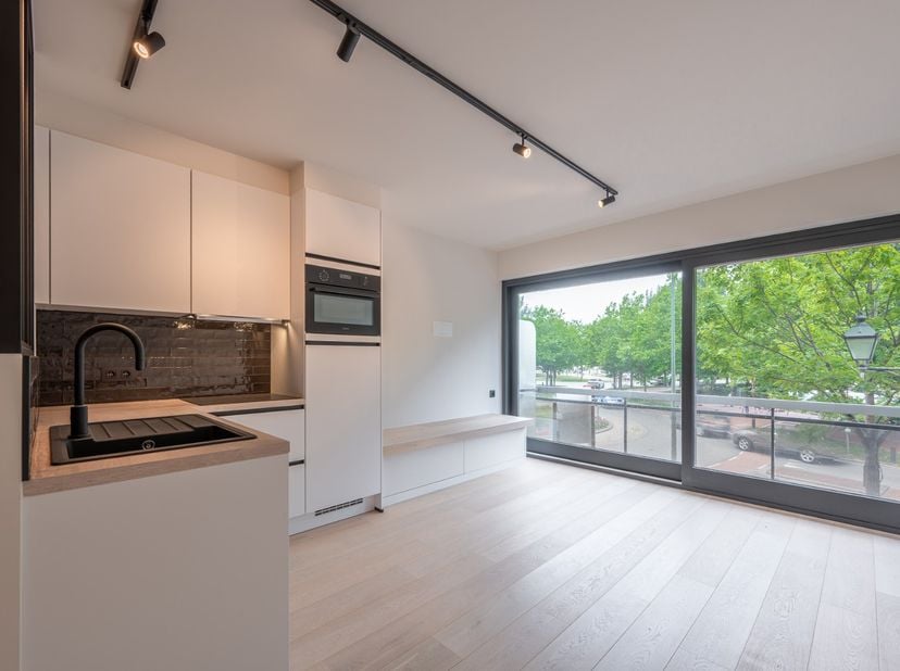 Res. Vesalius&lt;br /&gt;
&lt;br /&gt;
Studio magnifiquement rénové sur la Lippenslaan dans le centre de Knokke.&lt;br /&gt;
&lt;br /&gt;
Aménagement : entrée avec vestiaire,