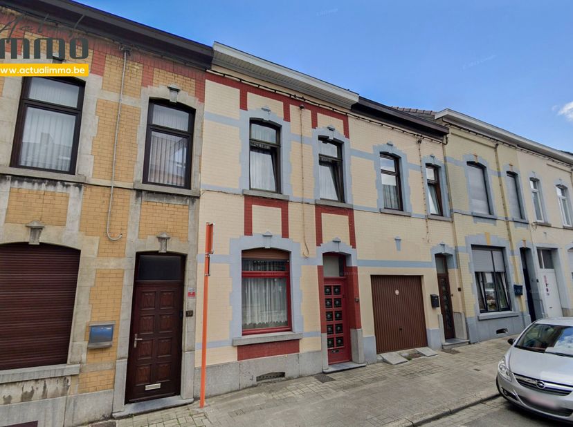 Actualimmo vous propose cette spacieuse maison 2 chambres à rénover avec jardin et terrasse. idéalement située à Haine-Saint-Pierre ! Surface habitabl