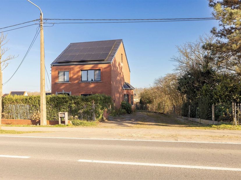 Deels gerenoveerde woning met 5 slaapkamers en EPC B in Aarschot.&lt;br /&gt;
Deze woning is gelegen vlakbij het centrum &amp; station van Aarschot, verder kent