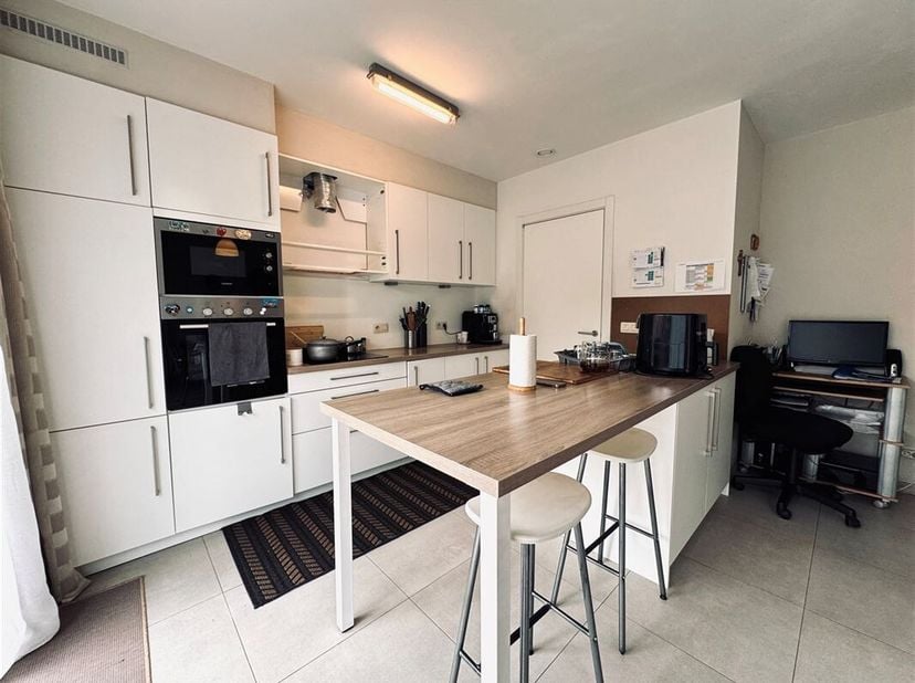 Deze instapklare woning is gelegen in het gehucht Temse-Velle. U beschikt over een mooi terras met tuin, drie slaapkamers en een inpandige garage. &lt;br
