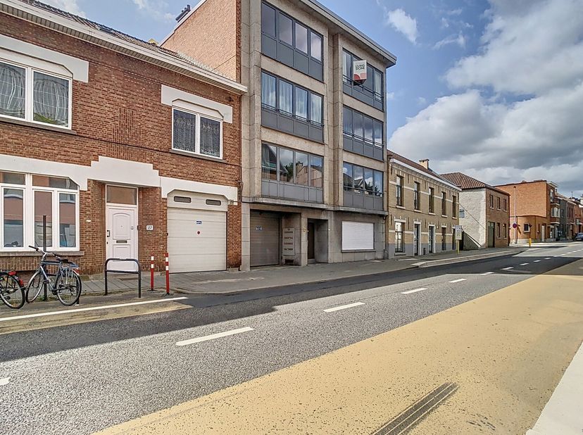 Instapklaar 2-slaapkamerappartement nabij centrum Leuven met autostaanplaats.&lt;br /&gt;
Op een uitstekende locatie, vlak bij het bruisende centrum van Leu