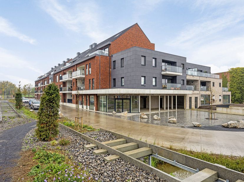 Op zoek naar een handelsgelijkvloers op toplocatie? Wij hebben een casco grand-café te koop in nieuwbouwproject Siroop.Geniet van een centrale ligging