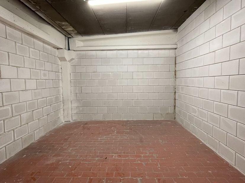 Beschikbare oppervlaktes: 5m² tot 20m²&lt;br /&gt;
Ideaal voor privé opslag van meubels en persoonlijke spullen&lt;br /&gt;
bereikbaar met trap of goederen lift&lt;b