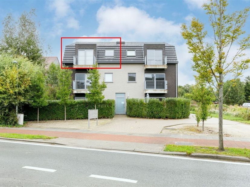 Ruim en lichtrijk appartement met 2 slaapkamers, bureau ruimte, terras en autostaanplaats. &lt;br /&gt;
Ligging: Centraal gelegen te Booischot, op wandelafs