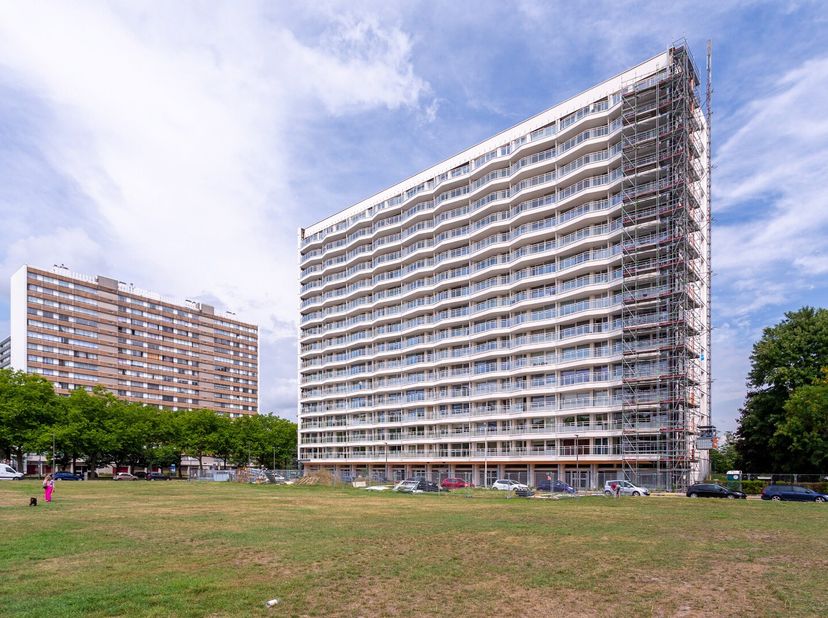 Te renoveren 3-slaapkamer appartement op de 4de verdieping van een verzorgd en residentieel appartementsgebouw.&lt;br /&gt;
Het centraal gelegen appartement