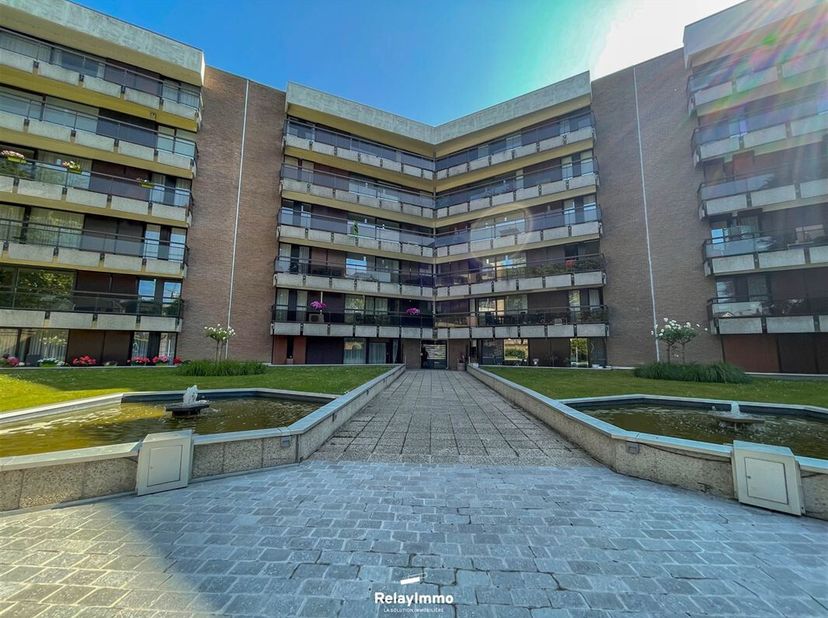 Appartement van 77 m2 op de vijfde en bovenste verdieping van de residentie &quot;VERSAILES II&quot; met twee slaapkamers, terrassen, garage en kelder, ideaal g