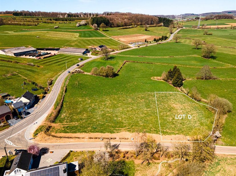 W Immobilière vous propose dans le charmant village d&#039;Habergy (Messancy), un superbe terrain constructible de 1695m², idéalement situé dans un secteur