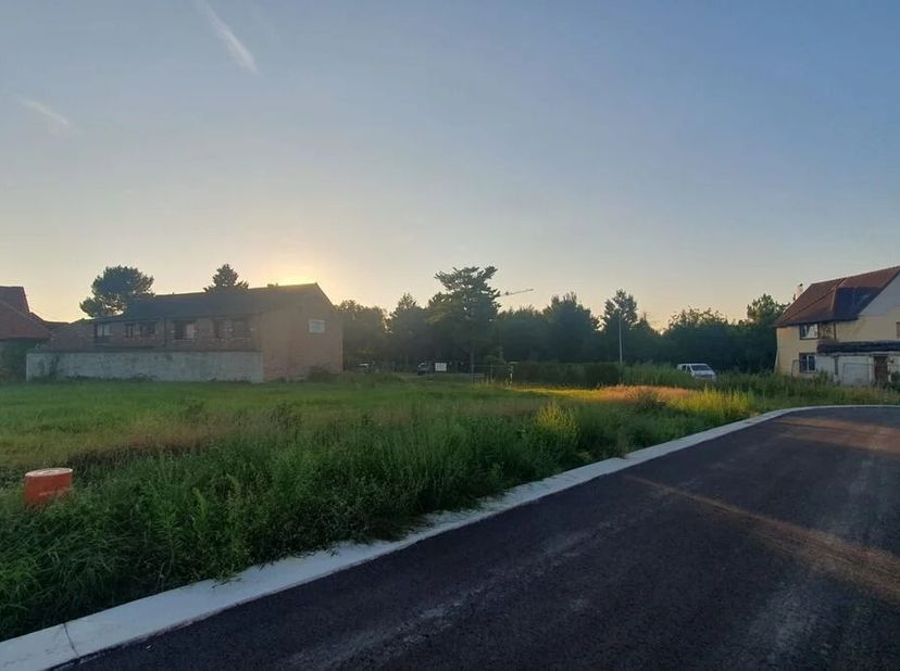 Op zoek naar een ideale bouwgrond voor halfopen bebouwing in een rustige en residentiële buurt? Dan is het perceel op Schrijversweg te 3660 Oudsbergen
