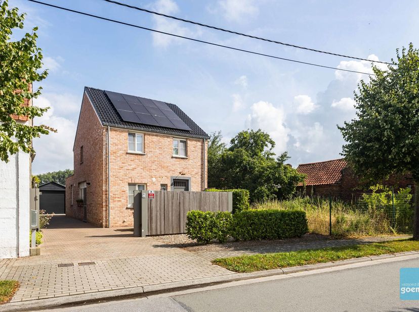 Te koop in Lede: Instapklare halfopen bebouwing met zicht op weides&lt;br /&gt;
Deze charmante halfopen woning combineert comfort, ruimte en duurzaamheid. D