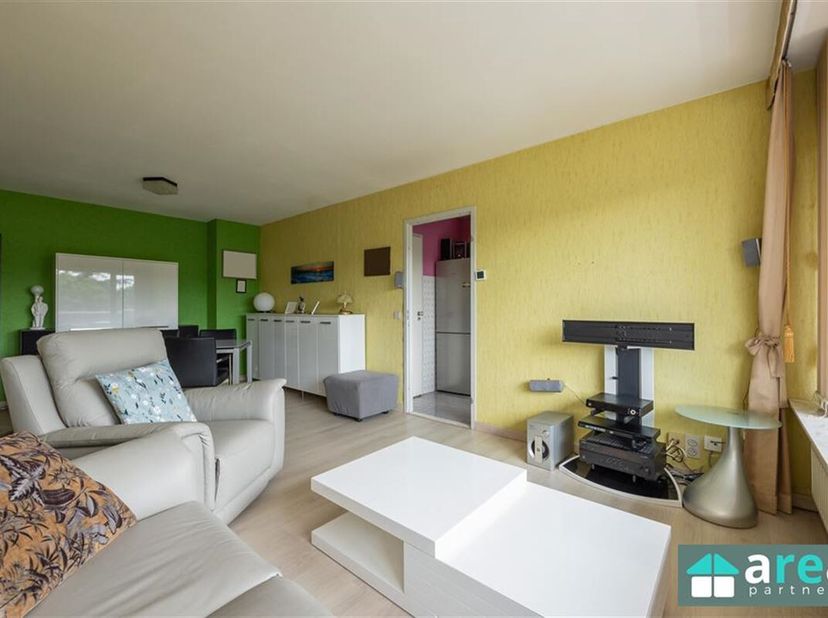 Dit 2 slaapkamer appartement bevindt zich op de grens tussen Borgerhout en Deurne op wandelafstand van Het Rivierenhof. Gelegen op de derde verdieping