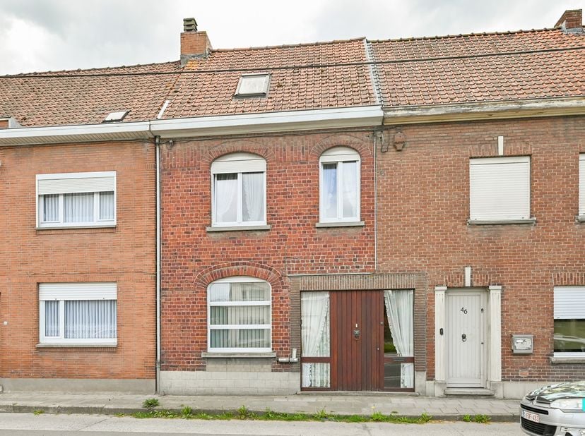 Ontdek deze ééngezinswoning beschikkende over een bewoonbare oppervlakte van 148 m² (volgens EPC-attest) , gelegen op een zuidwest georiënteerd percee