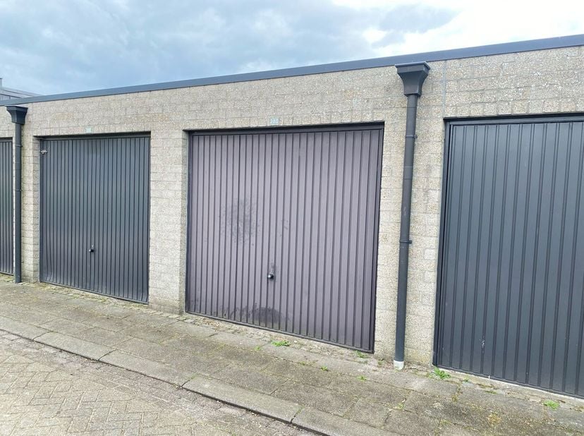 Garage à vendre
                    à 2400 Mol