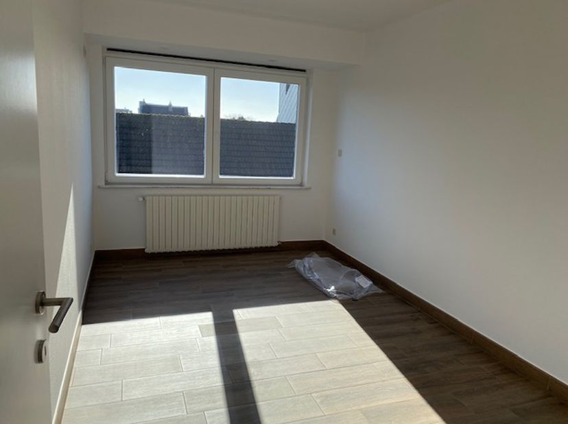 Appartement te huur met 1 slaapkamer. Volledig gerenoveerd en instapklaar. Alle info betreffende de appartementen vindt u op de site www.imm-o.be.&lt;br