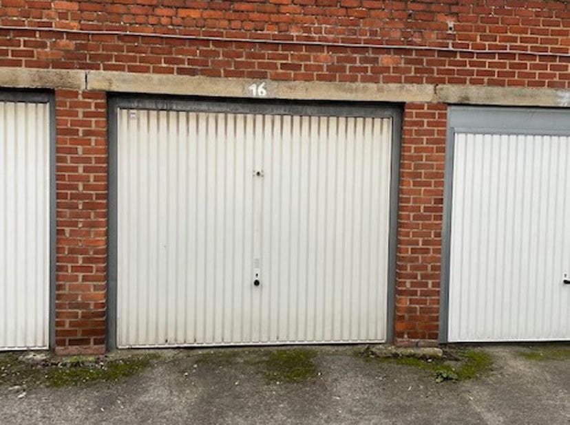 Garage désigné &#039;&#039;G8&#039;&#039; superficie 19 centiares situé à Montignies-sur-Sambre Chaussée de Châtelineau à côté du n°77&lt;br /&gt;
Dans un complexe de garages m